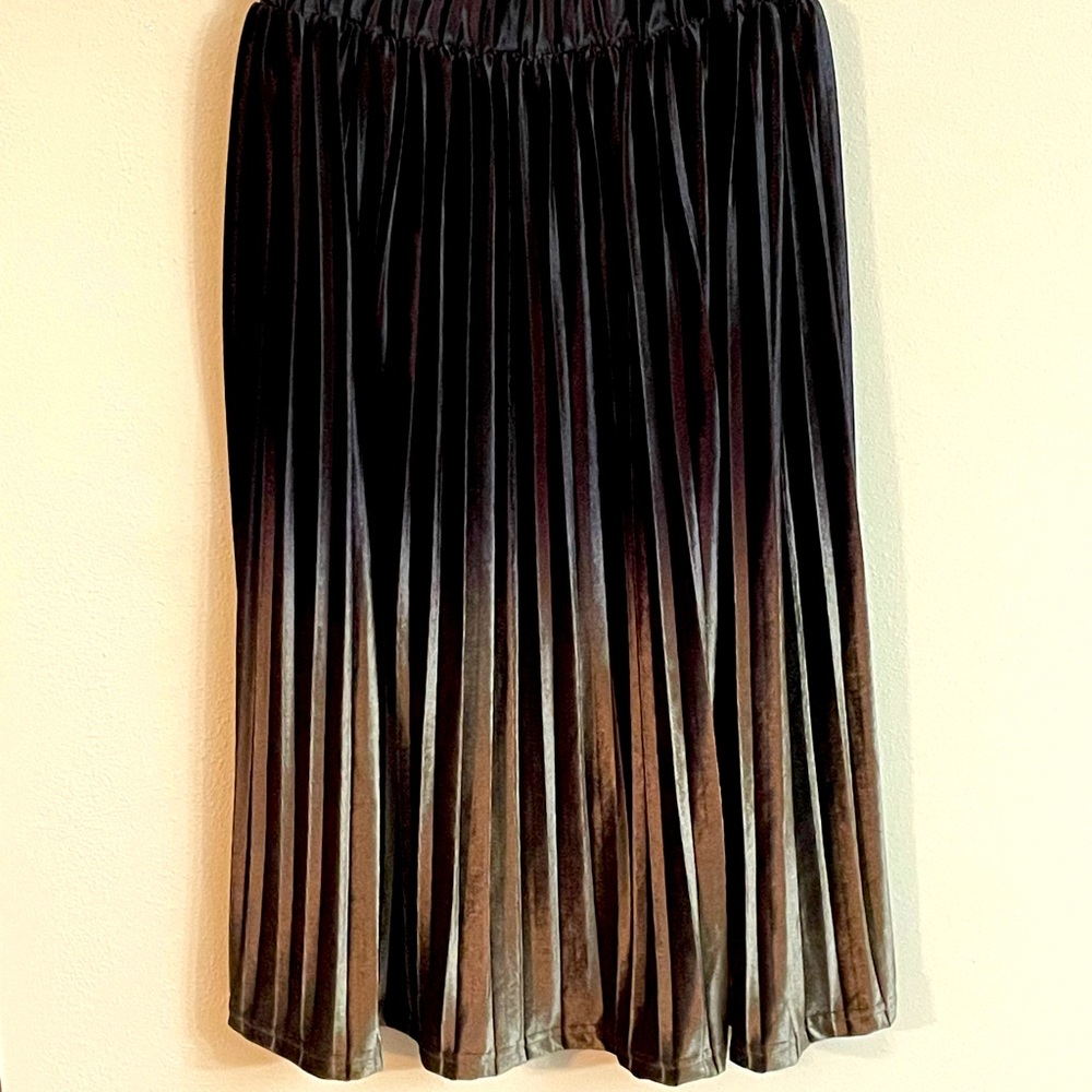 She + Sky Ombré Velvet Pleated Skirt, Size Medium, NWT